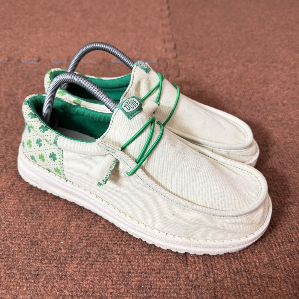 Hey Dude Wally Funk Luck Shamrock Clover Shoes Mens 8 White Green 41326-1NA gym